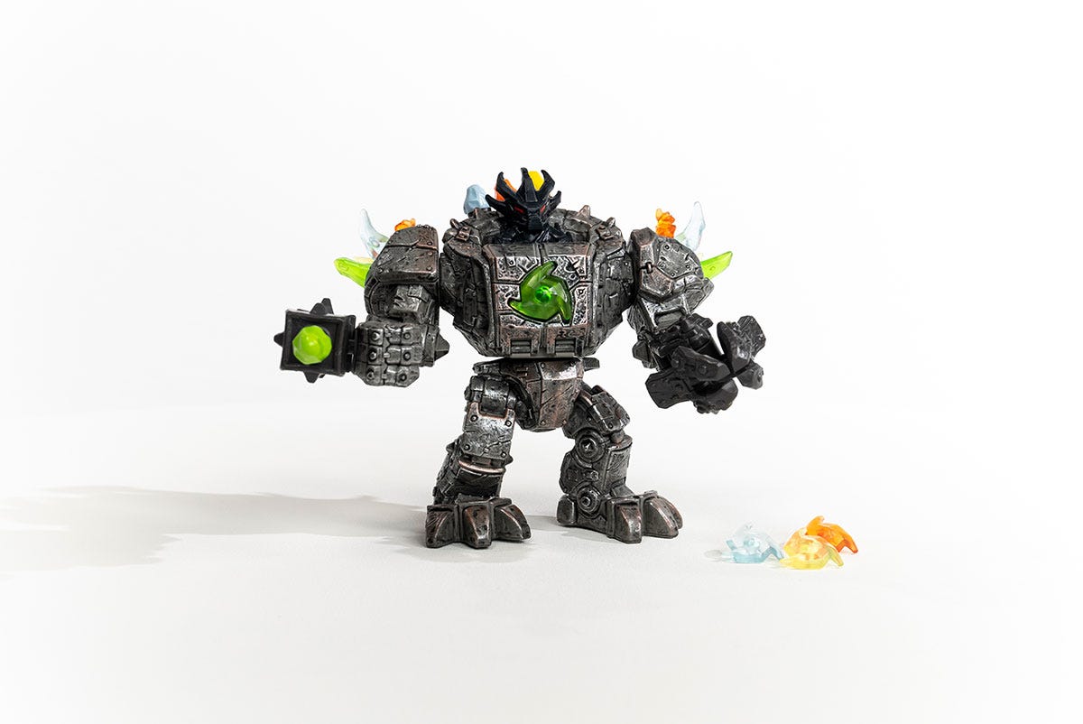 Gran robot con minicriatura